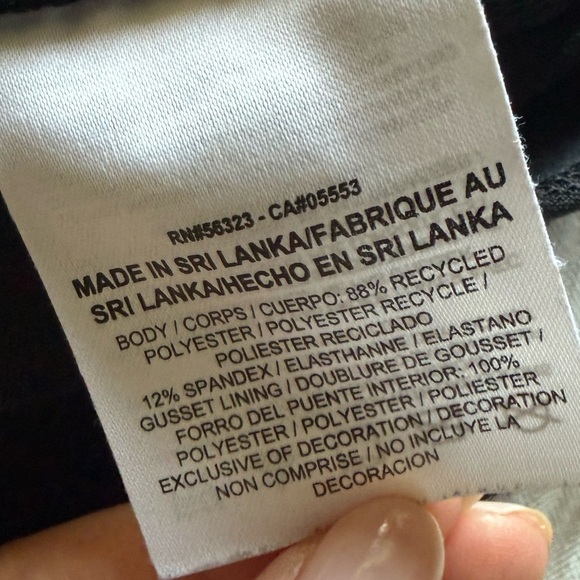 Nike: Black Crop Leggings with Form-Fitting Design - Size S - Picture 7 of 7